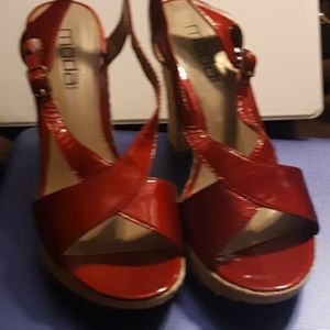 Moda spana ruby red heels